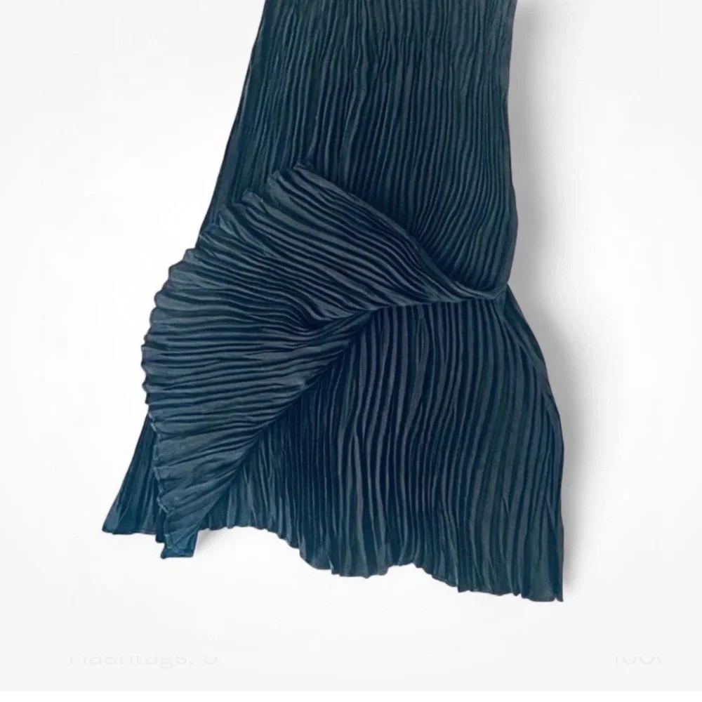 Eileen Fisher Black Crushed
Cupro silk Midi Dress Small Scoop
Neck Pleated dress - Picture 5 of 5
